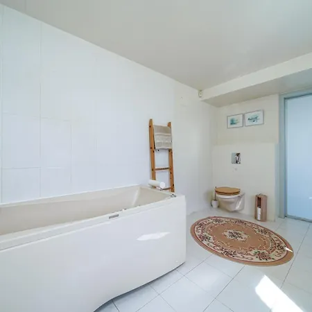 With A View And Sauna Apartment *